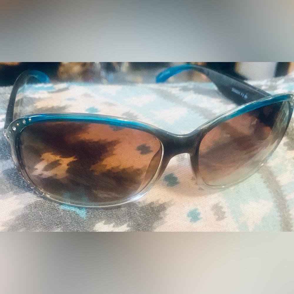 New Panama Jack Black and Teal Women's Sunglasses